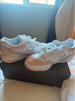 Brand new pink New Balance 550