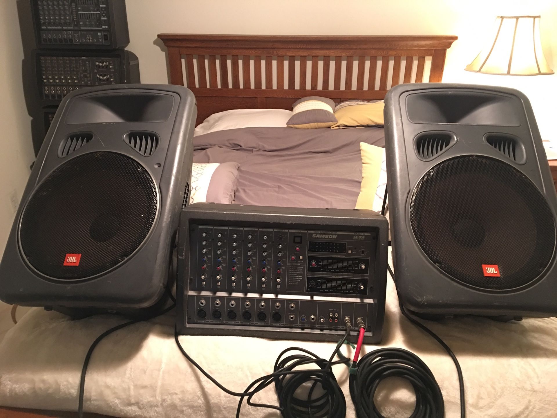 JBL EONS 15s and a Samson 600 watt powered mixer PRICE DROPPED!!!