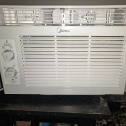 Air Conditioner, Wouldn't Fit Our Window, Excellent Condition Used Maybe 5 Hrs