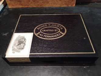 Romeo Y Julieta Cedar Cigar Box AJ Fernandez Toro