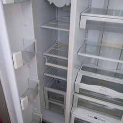 REFRIGERATOR MONOGRAM BLACK ON BLACK WITH ICE MAKER INSIDE EVERYTHING IS WORKING EXCELLENT COMES WITH 6 MONTHS WARRANTY THERE IS A DELIVERY FEE $ PLEA