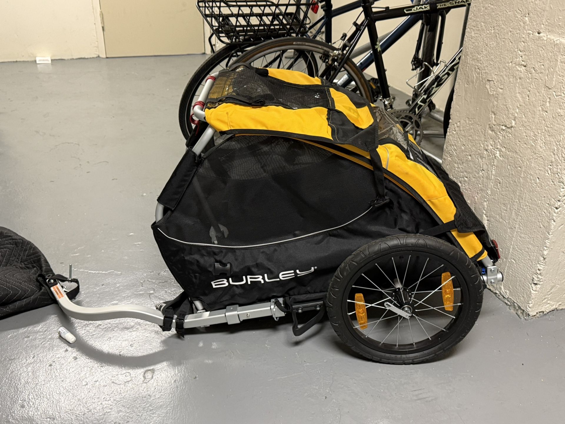 Burley Tail Wagon Trailer - Bicycle Dog Carrier - Used Twice