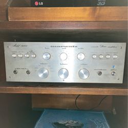 Marantz 1060 Stereo Tuner.