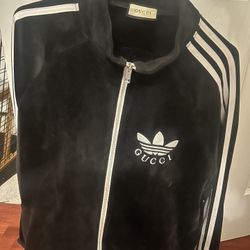 Adidas X Gucci Men’s Sweatsuit. Super soft 