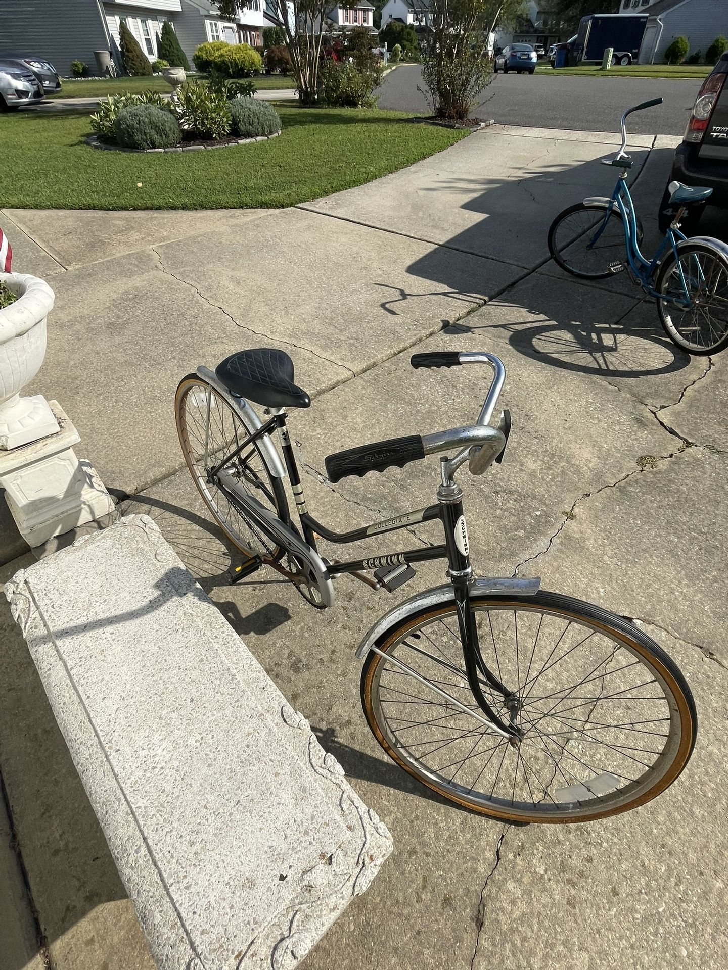 Shwinn Collegiate Bike