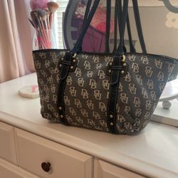 Dooney And Bourke Purse