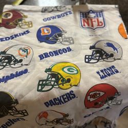Vintage NFL Bed Sheet Football Helmets Team Names twin size 