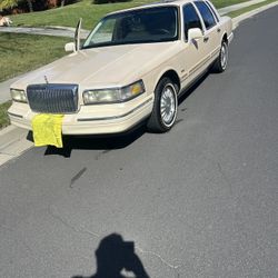 1996 Lincoln Town Cartier