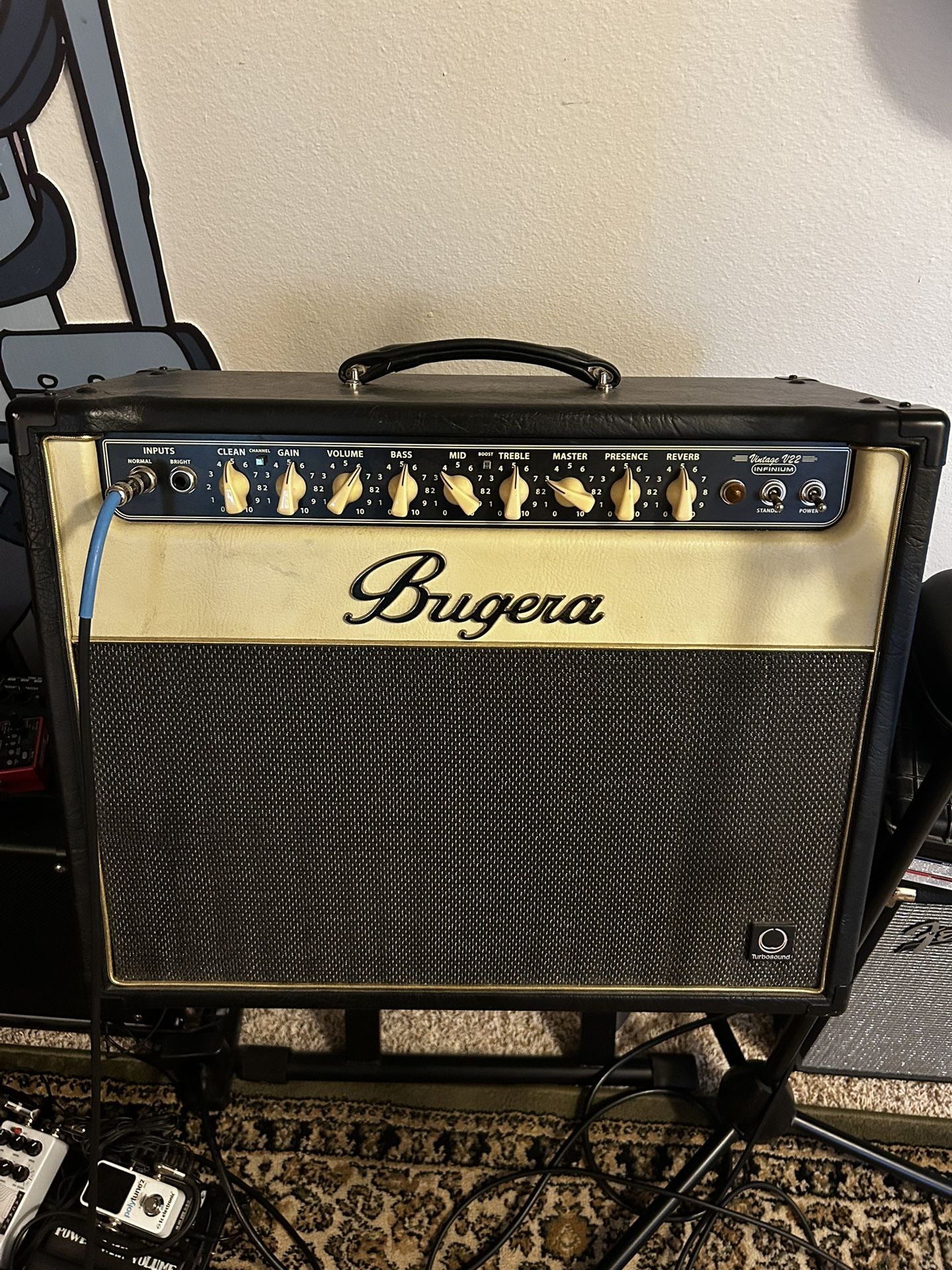 Bugera V22 INFINIUM 22-Watt Vintage 2-Channel Tube Combo with INFINIUM Tube Life Multiplier