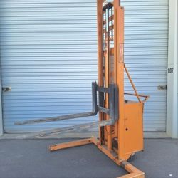 Forklift 2000 Lb Capacity Up To 10 Feet High Fork LIFT
