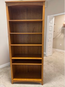 Beautiful wood bookshelf - xlnt condition.