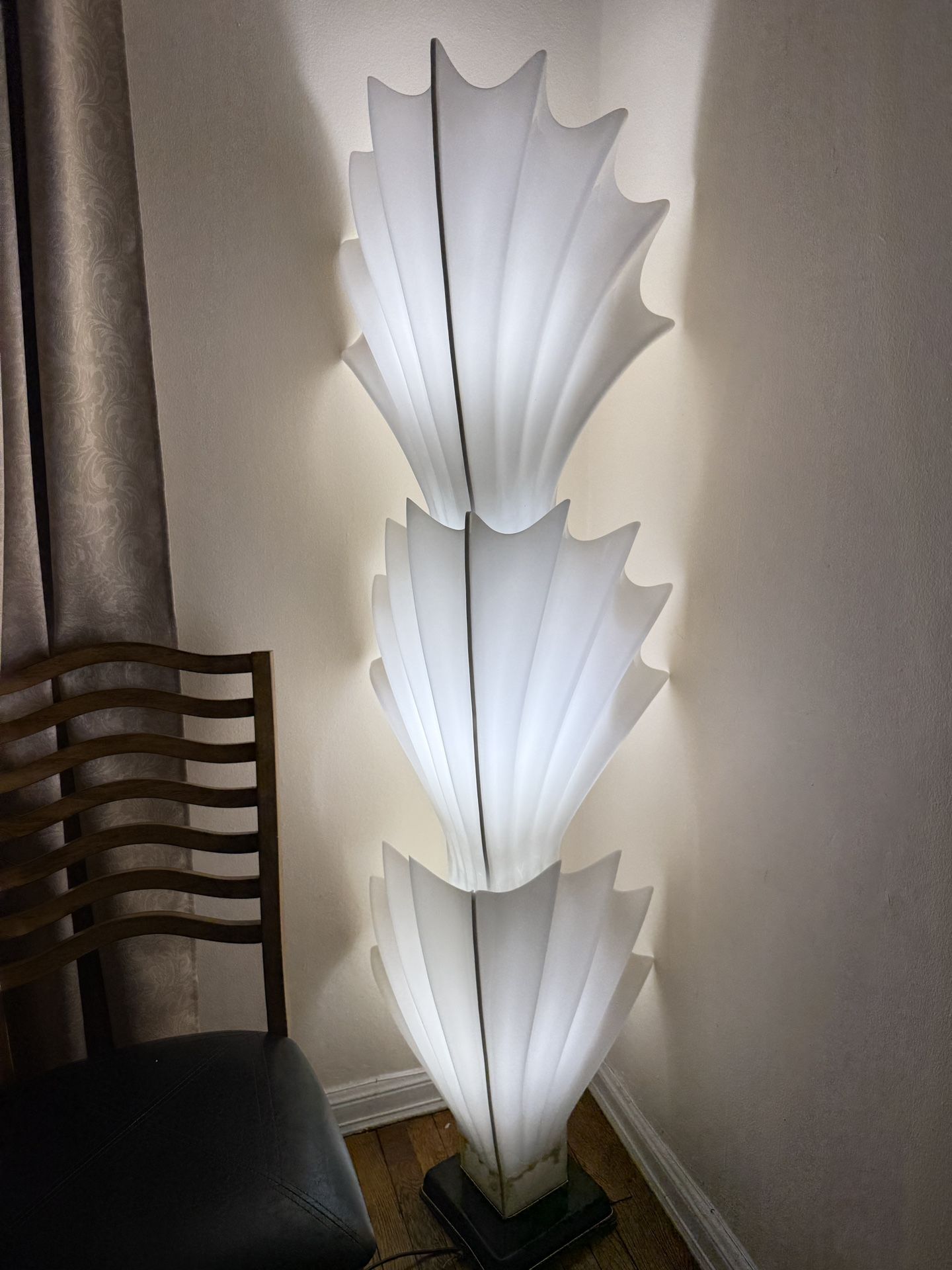 Roger Rougier Hollywood Regency Shell Floor Lamp – Rare Vintage 3-Tier Acrylic
