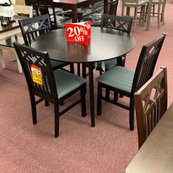 💥HUGE Blowout Furniture Sale!💥 Table W/ 4 Chairs! $50 Down Takes It Home Today!