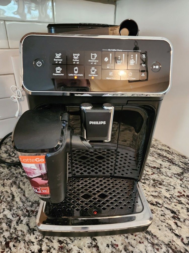 PHILIPS 3200 Series Fully Automatic Espresso Machine LatteGo Milk - Main Image