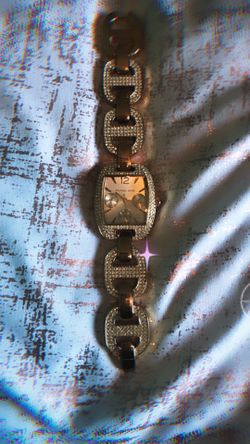 Reloj 🕰 Michael kors color dorado adiamantado solo falta pila 🔋