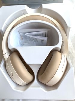 New in Box  Over-Ear Wireless Headphones Edifier W820NB