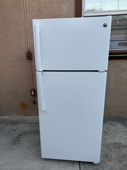 28x29x64 GE Refrigerator White 16cuft 3 Months Warranty
