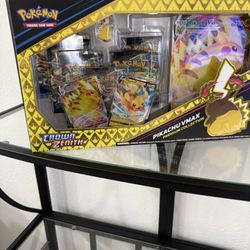 Pokémon Crown Zenith Card, PIKACHU VMAX PREMIUM COLLECTION.