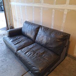 Leather Sectional W/Chaise Lounge