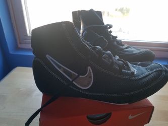 Wrestling shoes