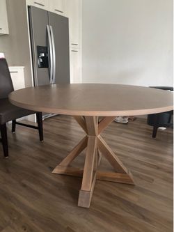 Round dining table, seats 4, beige