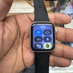 Apple Watch SE 40mm GPS With Charger 