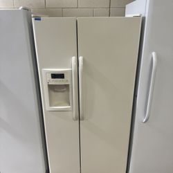 GE SIDE BY SIDE REFRIGERATOR 
