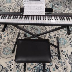 🎹 Digital Keyboard + Adjustable Stand + Bench – Great Condition!