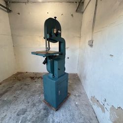JET 14" Woodworking Bandsaw with Closed Stand - Model JWBS-14CS