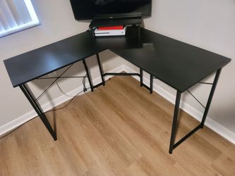 Gaming desk brand new