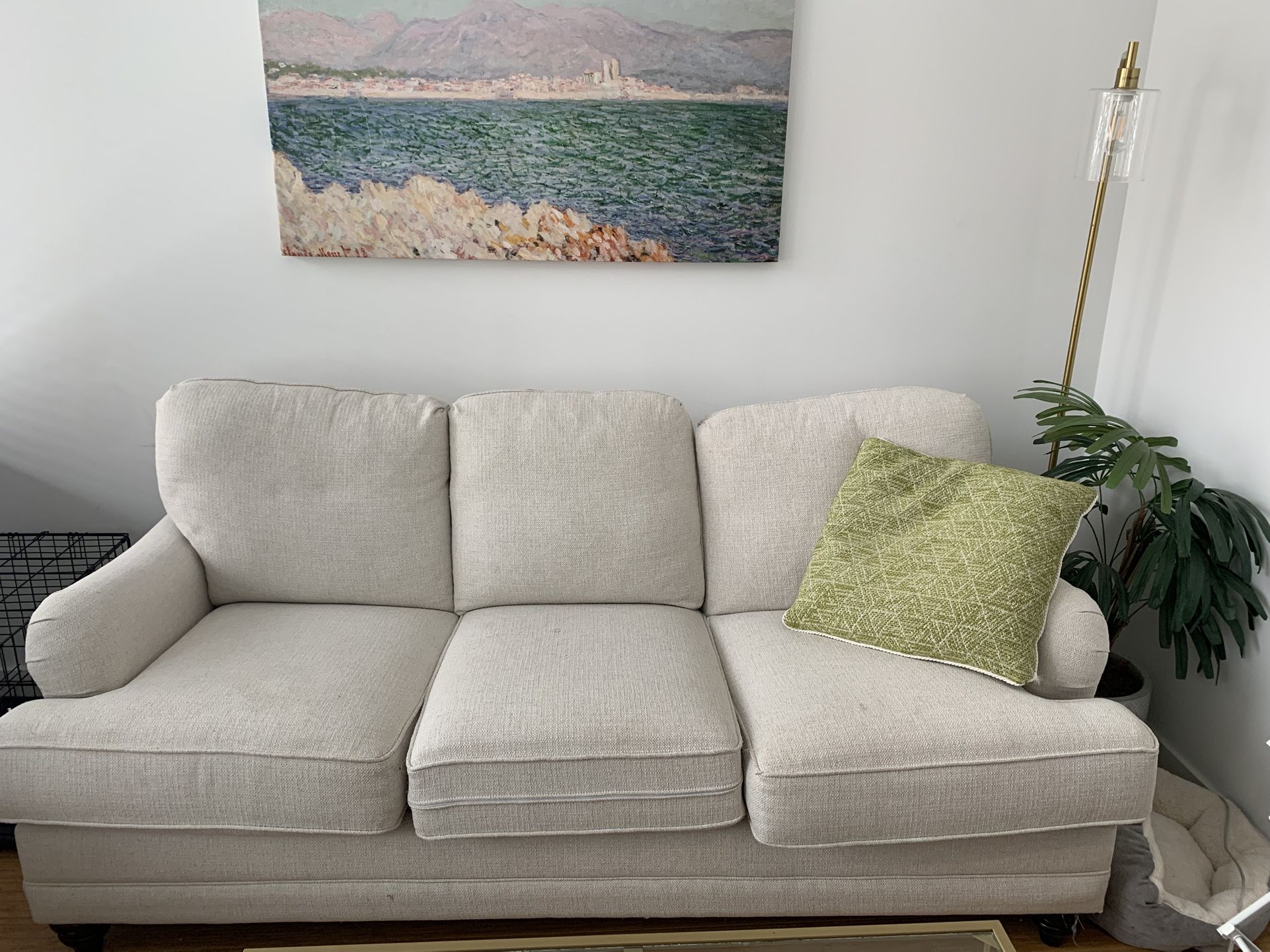 Cream Bassett Furniture Couch With Throw Pillow