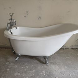 Acrylic Clawfoot Bath Tub