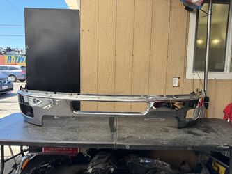 2011 2012 2013 2014 CHEVROLET SILVERADO 2500/3500 FRONT BUMPER COVER OEM USED
