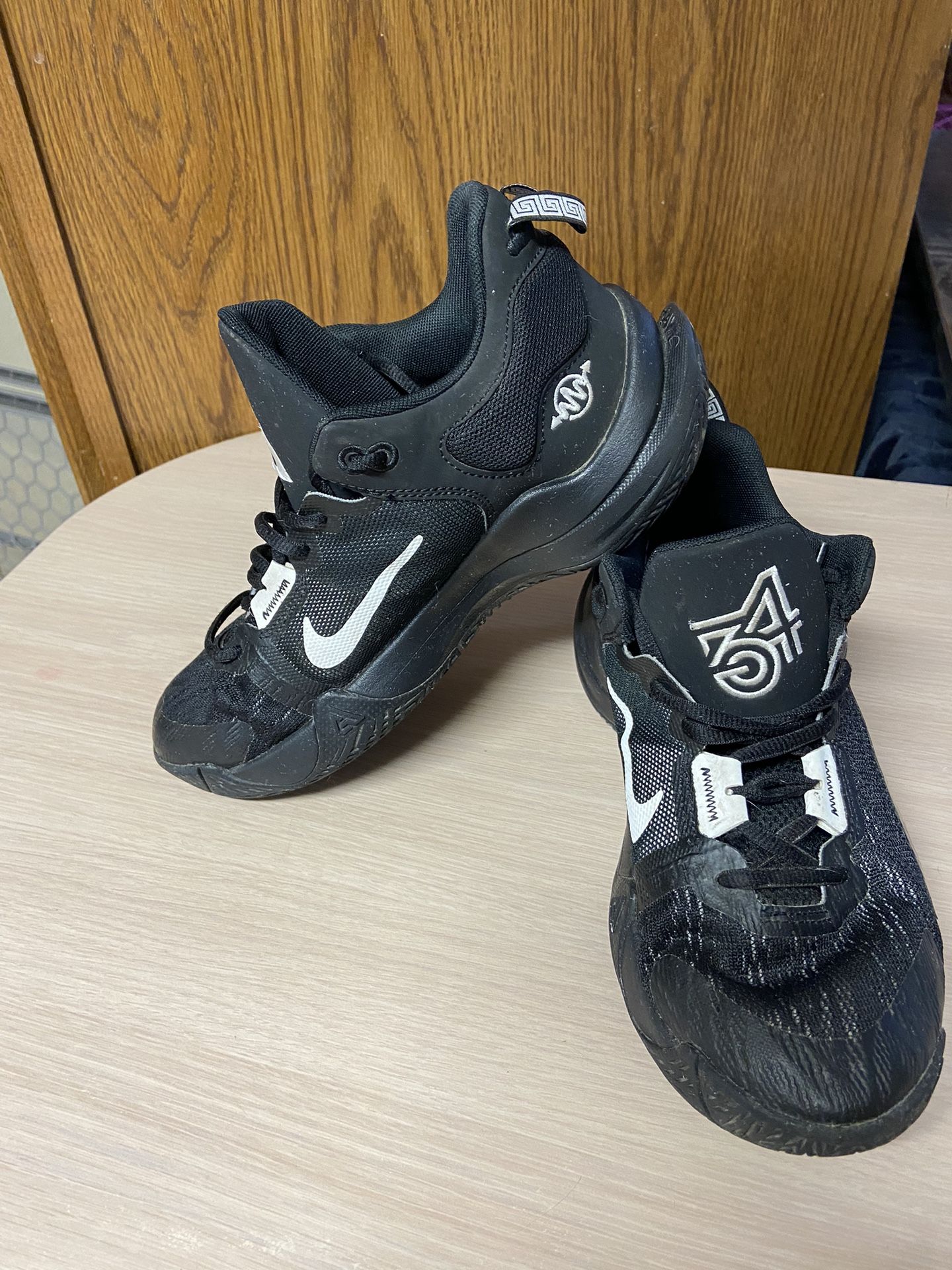 Nike Black Size 6.5 Y (8.5W)