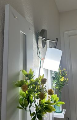 Wall Lamp Up Or Down - Lámpara De Pared Hacia Arriba O Abajo
