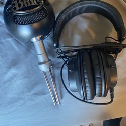 MacBook + Studio Equipment 