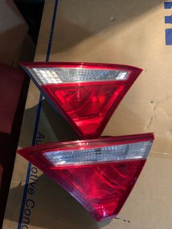 2015-16 TOYOTA CAMRY REAR RIGHT AND LEFT BREAK LIGHT OEM