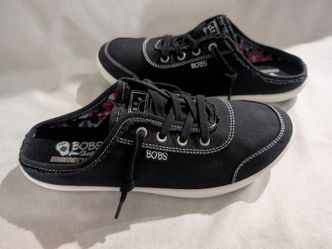 Woman's Skechers Shoes Black - Memory Foam Insoles