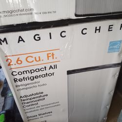 Brand new mini fridge 2.6 cft magic chef