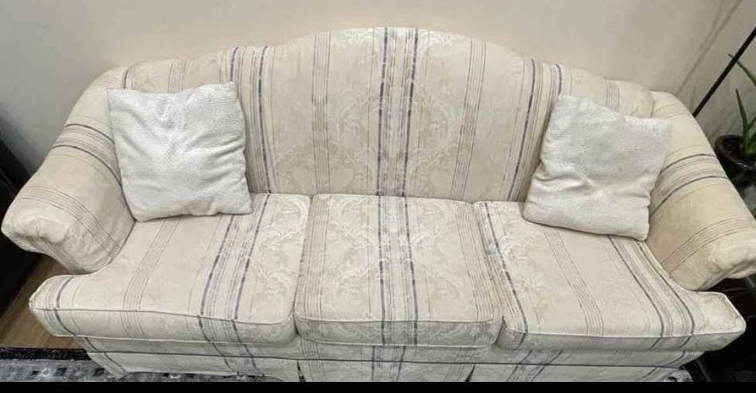 3 Seater Comfy Couch - Must Go