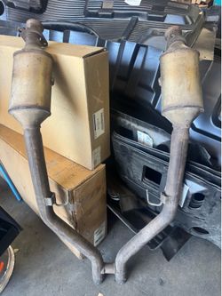 OEM Ford Mustang GT 4.6L V8 Catalytic Converters LH/RH Pair 2005-2009