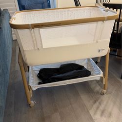 Motherly Haven Baby Bassinet Bedside Sleeper