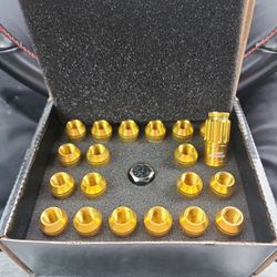 Gold Lock Key Lug Nuts