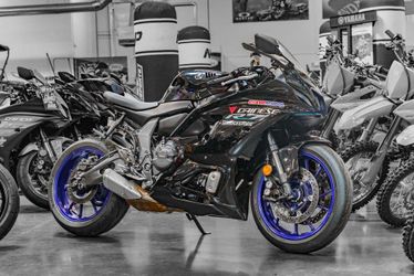 2022 Yamaha R7
