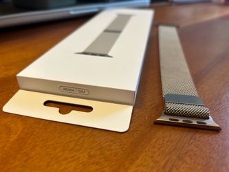 46 mm Gold Milanese Apple Watch loop S / M