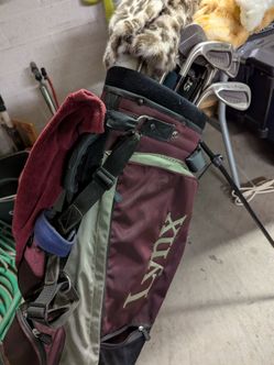 Left handed golf clubs