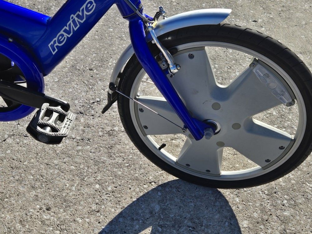 Giant Revive Semi Recumbent Bicycle . Giant Revive Semi Recumbent Bicycle .