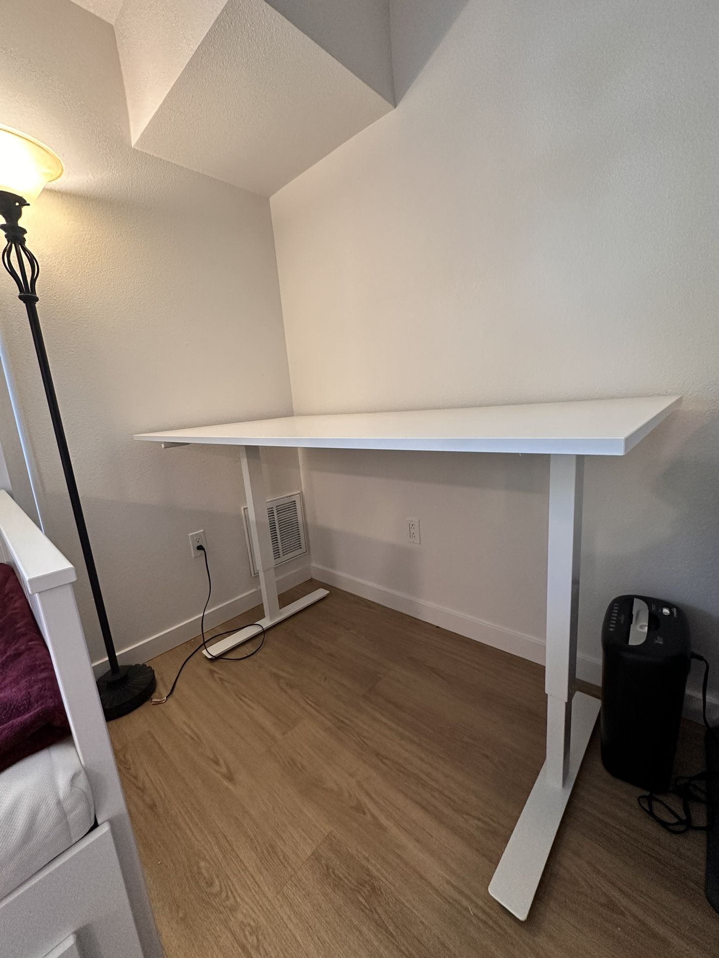 IKEA Trotten Desk Sit/ Stand & an office Chair