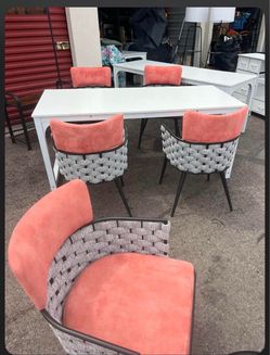 Beautiful 6 piece dining set
