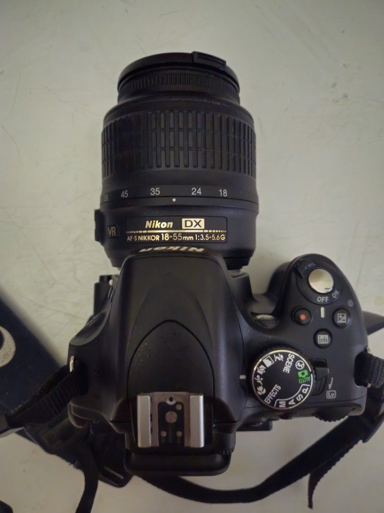 Nikon D5100 Digital SLR Camera & AF-S 18-55mm Lens